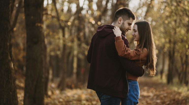 couple-hugging-each-other-love